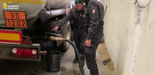Scoperta a Catania una frode internazionale sul carburante, 5 misure cautelari
