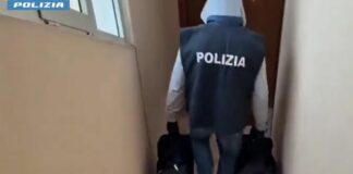 Nascondeva 65 kg droga in casa, 35enne romana tradita da passeggiate con il cane