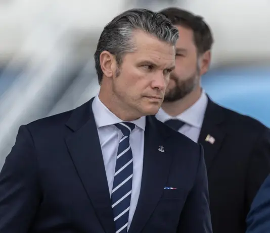 Iran, attacchi su Isfahan e Teheran. Missili su Israele, esplosioni a Gerusalemme. Hegseth “I colloqui si intensificano”