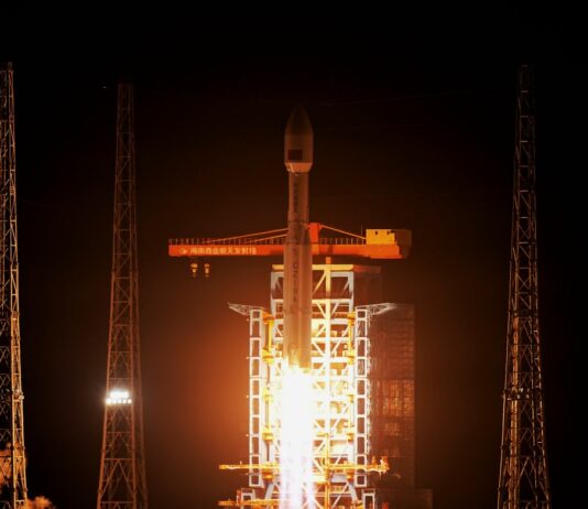 Cina, da Hainan lanciato un gruppo di satelliti Internet in orbita bassa