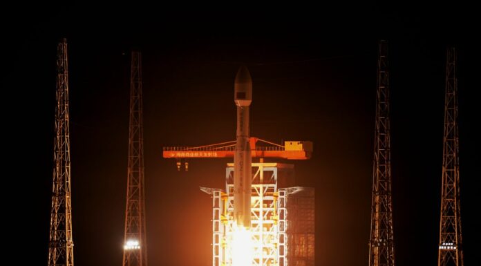 Cina, da Hainan lanciato un gruppo di satelliti Internet in orbita bassa