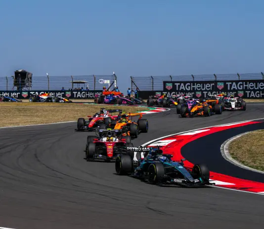 Russell vince la sprint race in Cina davanti a Leclerc e Hamilton