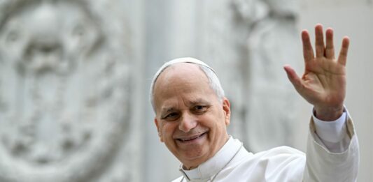 بابا الفاتيكان يدعو لوقف الحرب في الشرق الأوسط