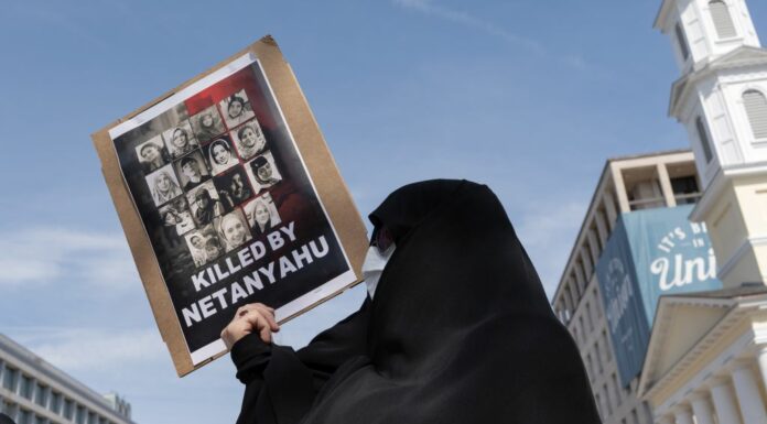 Iran, Pasdaran “Daremo la caccia a Netanyahu e lo uccideremo”