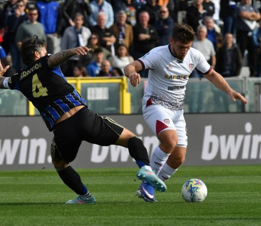 Il Pisa in dieci piega 3-1 il Cagliari, doppietta di Caracciolo