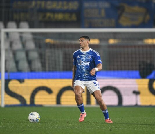 Il Como ribalta la Roma, vince 2-1 e vola da solo al quarto posto