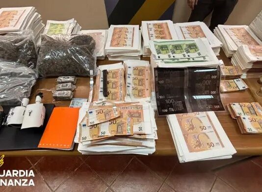 Stamperia clandestina scoperta nel Napoletano, un arresto