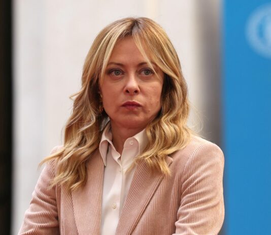 Carburanti, Meloni “Tagliamo 25 centesimi al litro”