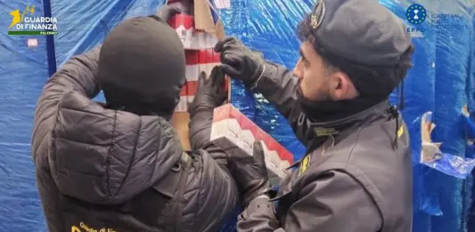 Scoperta fabbrica clandestina di sigarette, sequestri tra Sicilia e Veneto