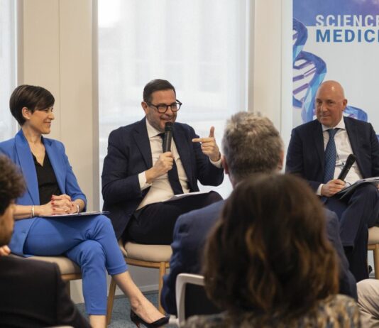 Regeneron rafforza la presenza in Italia e inaugura la nuova sede a Milano