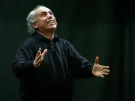 Dario Fo, il teatro che parla alla pancia. Pirovano all’Angelicum per beneficenza