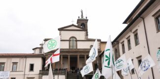 A Pontida l’ultimo saluto dei militanti leghisti a Bossi