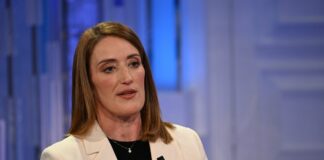 ميتسولا تشدد على ضرورة تطبيق الحل الدبلوماسي بشأن أزمة إيران