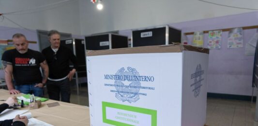 Referendum, riaperti i seggi. Alle 23 affluenza record al 46%