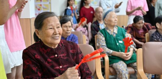 Cina, oltre un milione di anziani beneficiano di sussidi per l’assistenza