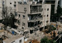 Ondata di missili balistici dall’Iran contro Israele, sei feriti