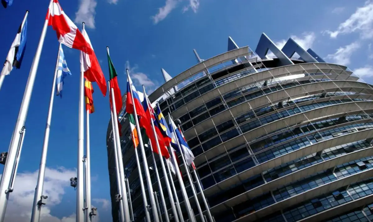 Eurodeputati fissano le condizioni per ridurre i dazi sui prodotti Usa