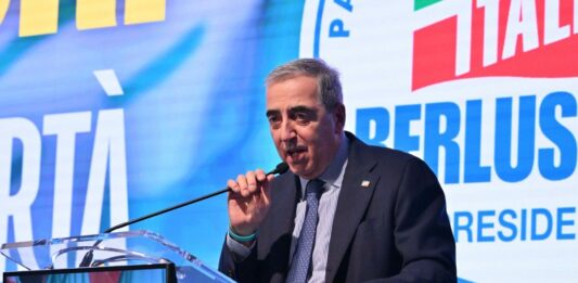 FI, Gasparri si dimette da capogruppo al Senato “Mia decisione autonoma”
