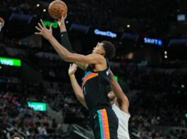 Ottava vittoria di fila degli Spurs, Bucks fuori dalla post-season