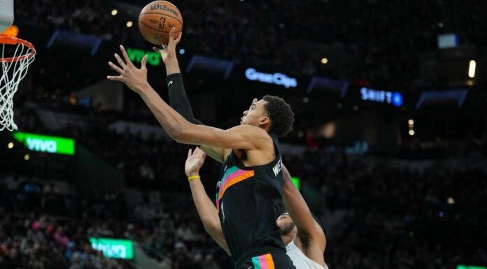 Ottava vittoria di fila degli Spurs, Bucks fuori dalla post-season