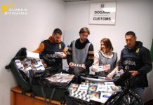 All’aeroporto di Ciampino sequestrati 140 kg di sigarette di contrabbando, sanzioni per 375 mila euro