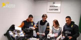All’aeroporto di Ciampino sequestrati 140 kg di sigarette di contrabbando, sanzioni per 375 mila euro