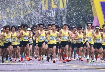 Cina: Hubei, le foto della maratona di Wuhan (2)
