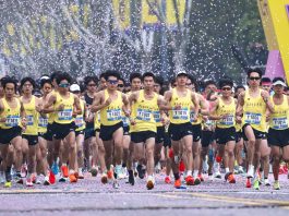 Cina: Hubei, le foto della maratona di Wuhan (2)