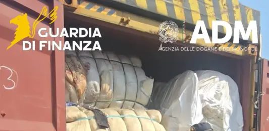 Sequestrati al porto di Napoli oltre 130kg di rifiuti tessili nascosti in diversi container / Video