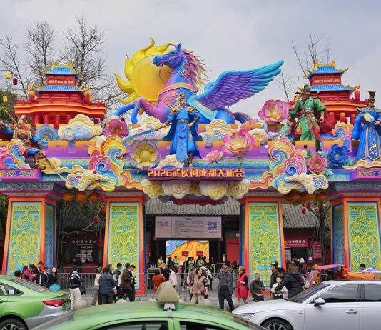 Cina: a Chengdu in corso la fiera presso il Tempio di Wuhou (1)