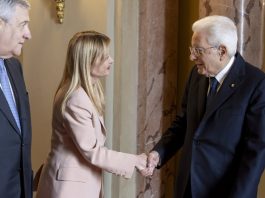 Mattarella riceve al Quirinale Meloni e i ministri in vista del Consiglio Europeo / Video