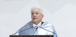 Mattarella riceve la laurea honoris causa a Salamanca: “Ue indispensabile per la pace, sappia dire di no ai conflitti” / Video
