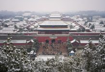 Cina: a Pechino una nevicata primaverile imbianca la città (1)