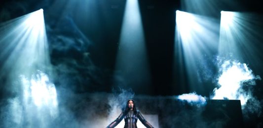 A Pamplona debutto sold out per Io Canto / Yo Canto World tour di Laura Pausini