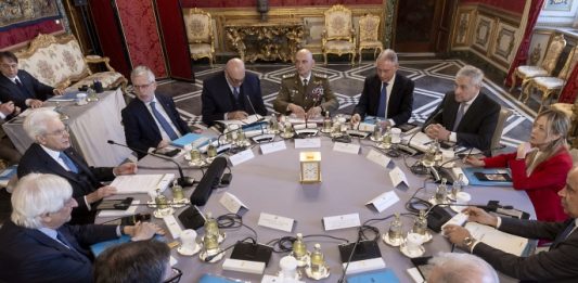 Consiglio Supremo di Difesa “Grave preoccupazione per crisi Medio Oriente, Italia non prende parte a guerra. Ok uso basi Usa secondo accordi vigenti”