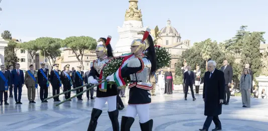 165 anni dall’Unità d’Italia, Mattarella: “Custodire e attuare i principi di libertà, giustizia e pace” / Video