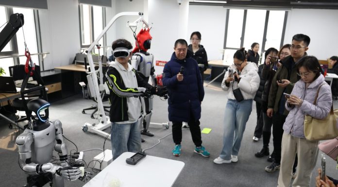 Cina: Pechino, robot vengono addestrati per vari scenari applicativi (1)