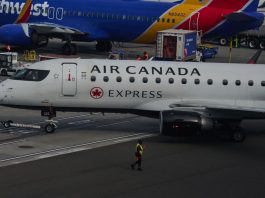 Scontro in pista tra un aereo e un veicolo all’aeroporto LaGuardia di New York: due vittime