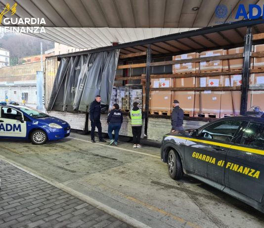 Maxi sequestro di esplosivi al porto di Ancona, milioni di detonatori e munizioni erano pronti a viaggiare insieme ai passeggeri