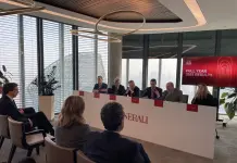 Generali, nel 2025 utile netto a 4,3 miliardi. Donnet “Risultati record nel primo anno del piano strategico”