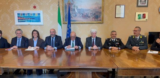 A Bari patto sulla sicurezza tra Prefettura, Comune e associazioni di categoria / Video