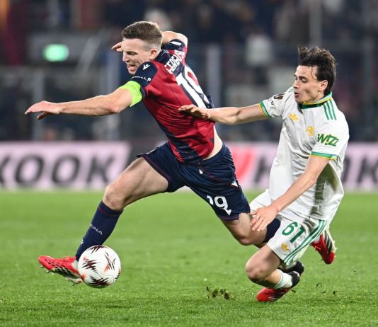Europa League, 1-1 tra Bologna e Roma nell’andata degli ottavi: Pellegrini risponde a Bernardeschi