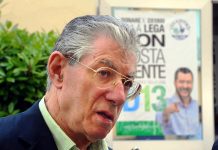 Addio a Umberto Bossi, il fondatore della Lega Nord. Mattarella: “Leader appassionato”, Salvini: “Un immenso popolo gli rende omaggio”