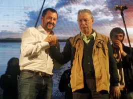 Salvini “Bossi lascia un’eredità morale e di battaglia. La Lega di oggi esiste grazie a lui”