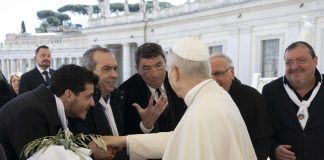 Fiasconaro dona la Colomba della Pace a Papa Leone XIV