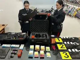 Sventato un rifornimento di droga e cellulari in carcere, 3 persone in manette a Caltanissetta