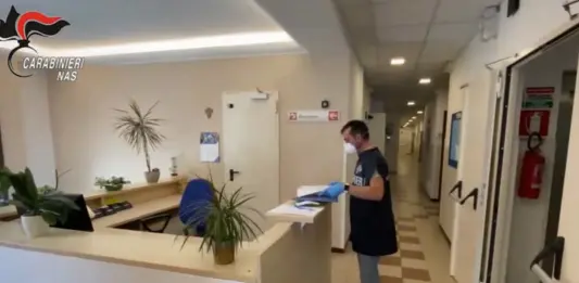 Visite private non autorizzate nei locali dell’Asl in Puglia, arrestati medico e infermiera