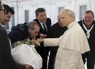 Fiasconaro dona la colomba della pace al Santo Padre