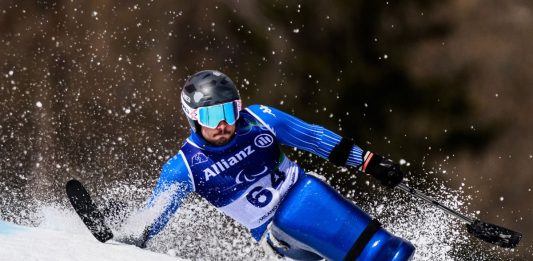 Tris di ori per l’Italia alle Paralimpiadi: De Silvestro trionfa nel gigante sitting, Luchini e Perathoner nel para snowboard