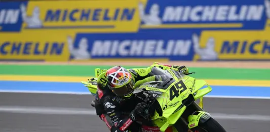 MotoGP, Di Giannantonio conquista la pole in Brasile davanti a Bezzecchi e Marquez